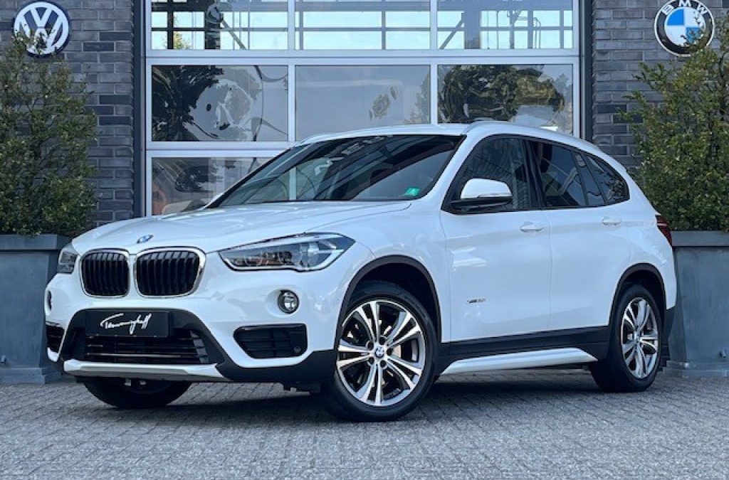 BMW X1 XDRIVE20I SPORTLINE AUT. – NAVI – TREKH. – LED