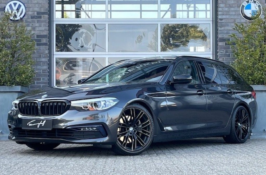 BMW 5-SERIE 530i SPORT TOURING – PANO – HARMAN KARDON – 20 INCH – ORG. NL.
