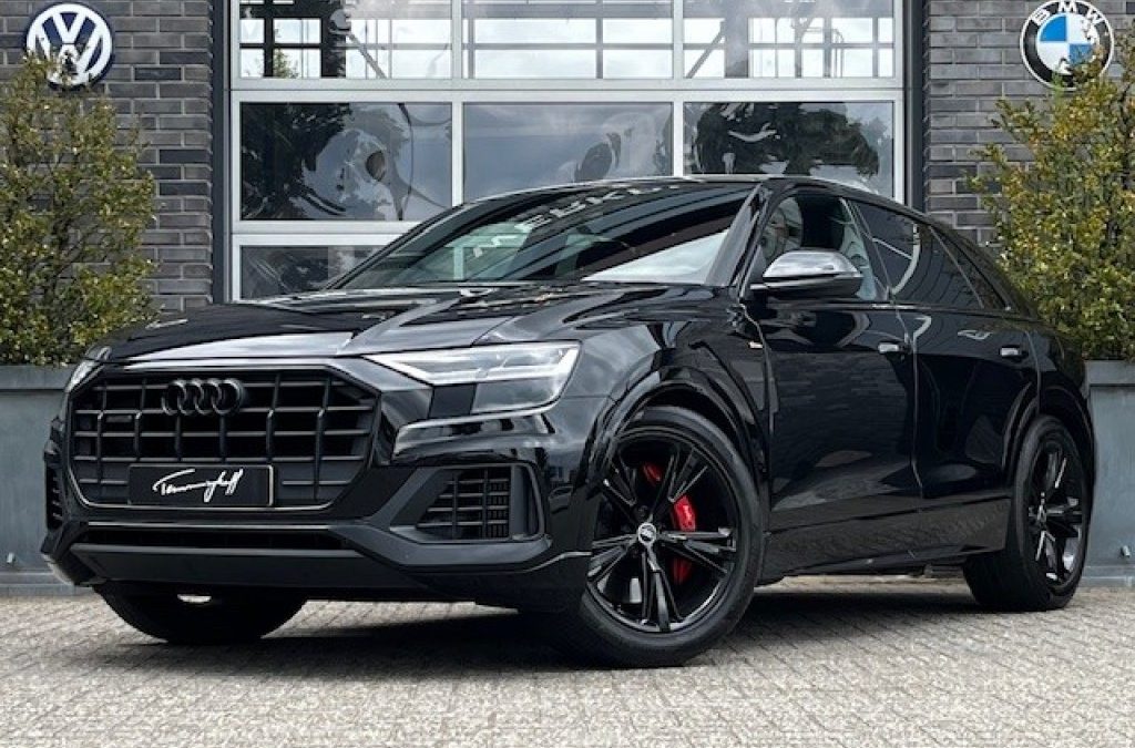 AUDI Q8 55 TFSI E Q S-LINE – LUCHTVERING – BLACK OPTIK – EL. TREKH.