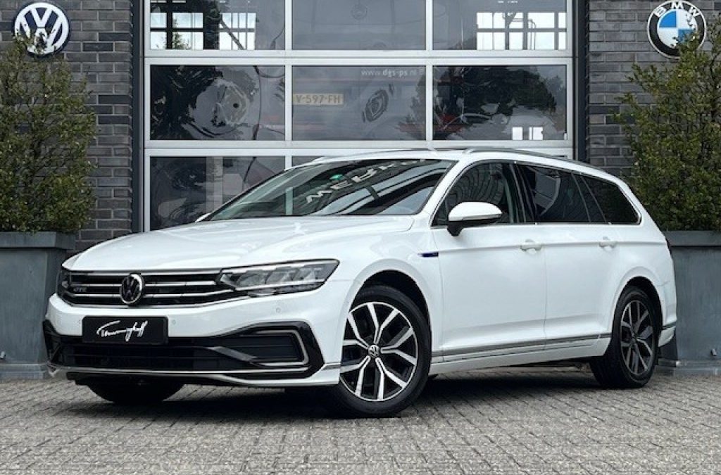 VOLKSWAGEN PASSAT VARIANT 1.4 TSI GTE PANO – CAMERA – TREKH.