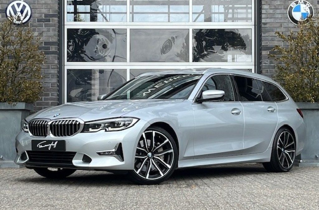 BMW 3-SERIE 330I TOURING – PANO – LEDER – EL. TREKH. – ORG. NL.