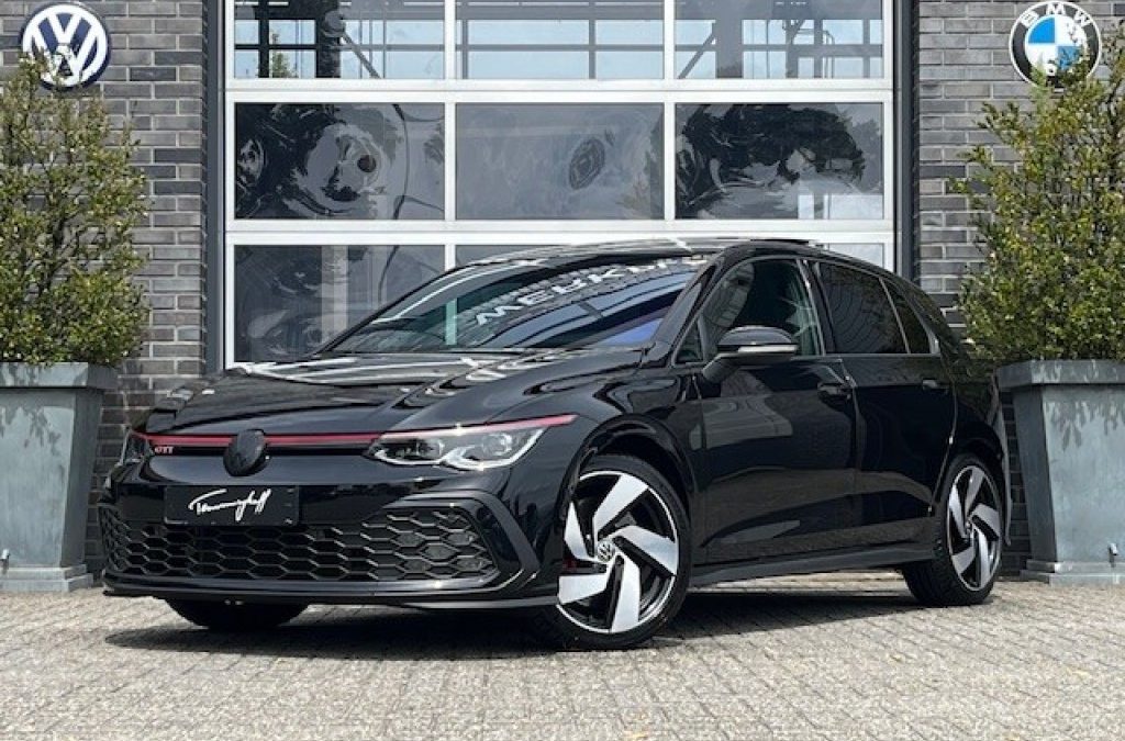 VOLKSWAGEN GOLF 2.0 TSI GTI – PANO – IQ LIGHT – HARMAN KARDON – 18 INCH