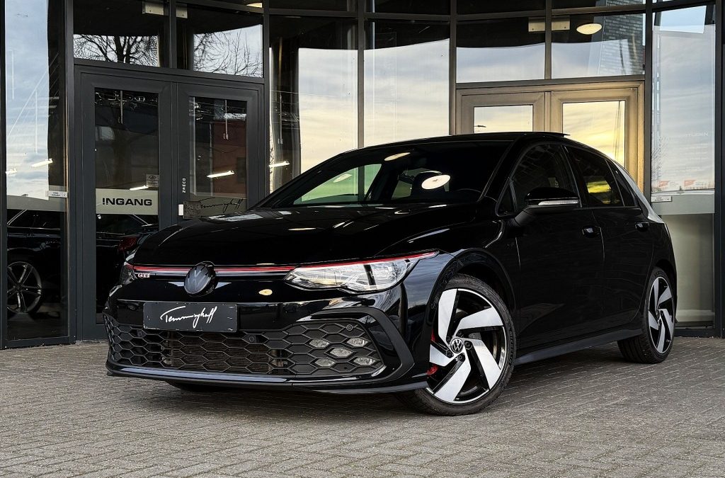 VOLKSWAGEN GOLF 2.0 TSI GTI – PANO – IQ LIGHT – HARMAN KARDON – 18 INCH