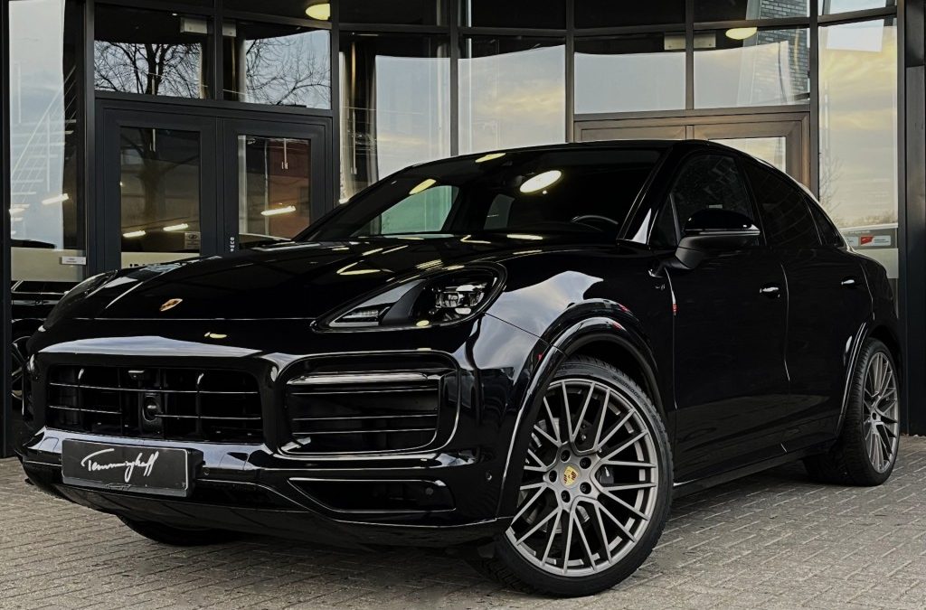 PORSCHE CAYENNE COUPE COUPE 3.0 E-HYBRID – ORG. NL. – SPORT CHR. – PANO – 4-WIELST. – 22 INCH