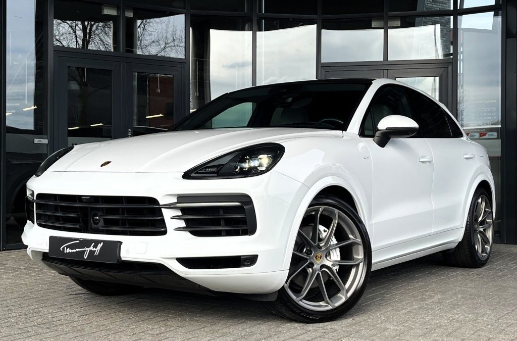 PORSCHE CAYENNE COUPE 3.0 E-HYBRID – PANO – BOSE – 22 INCH – ORG. NL.