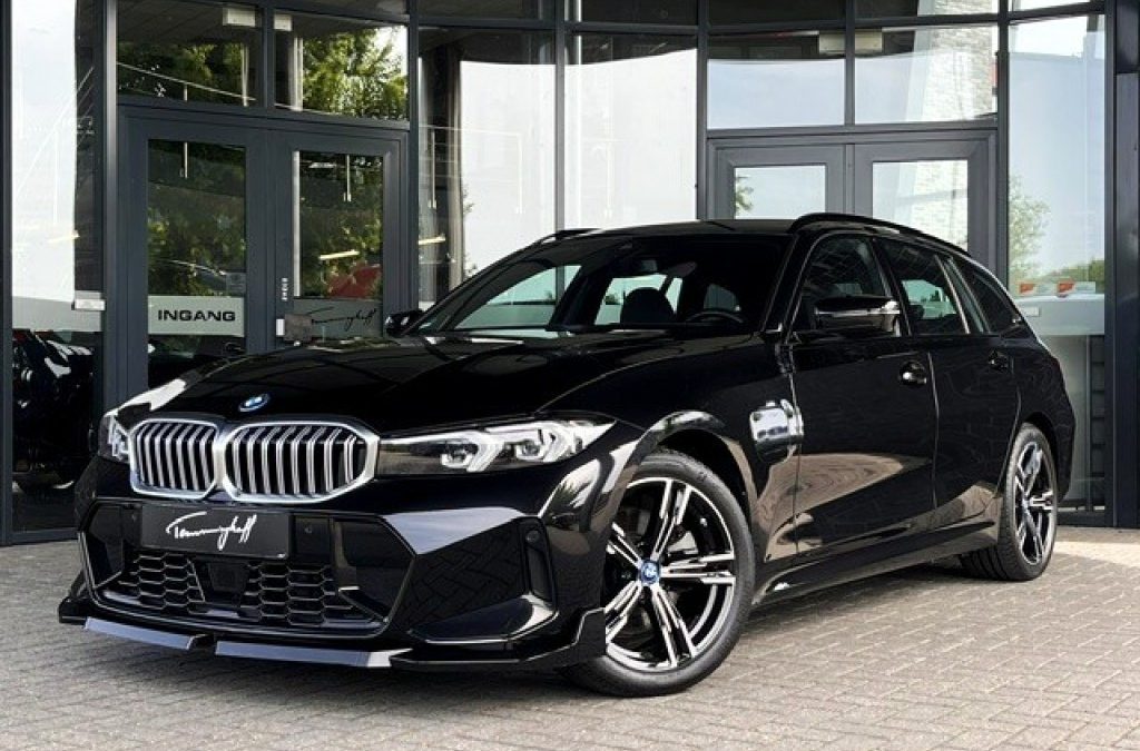 BMW 3-SERIE 320E TOURING LCi M-SPORT – AD.CRUISE – HU – LIVE PRO