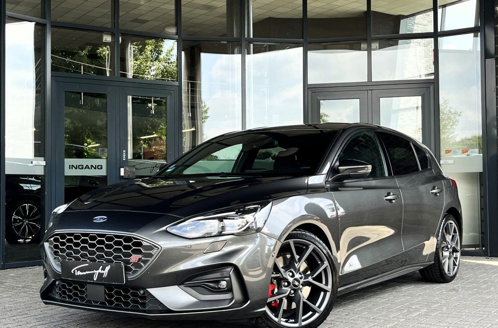 FORD FOCUS 2.3 ECOBOOST ST-3 AD. CRUISE – STUURVERW. – CAMERA – RECARO